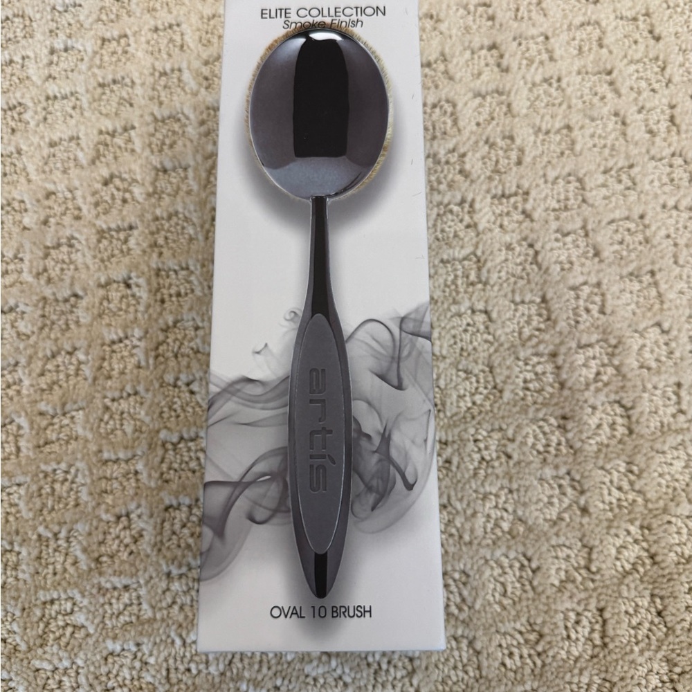 Artis Elite Smoke Finish Oval 10 Brush - Black and Gray